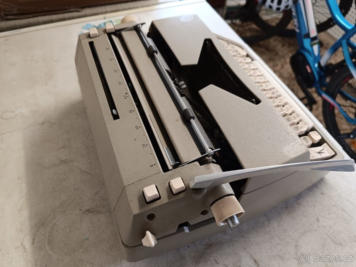 Psací stroj CONSUL - 2