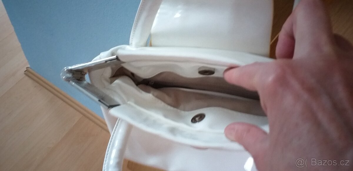 Lakovaná kabelka Bata - 2