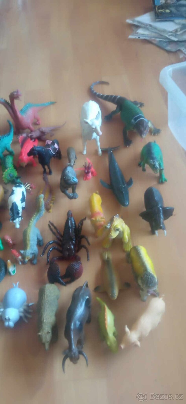 Plastové zvířátka a jiné hračky - 2