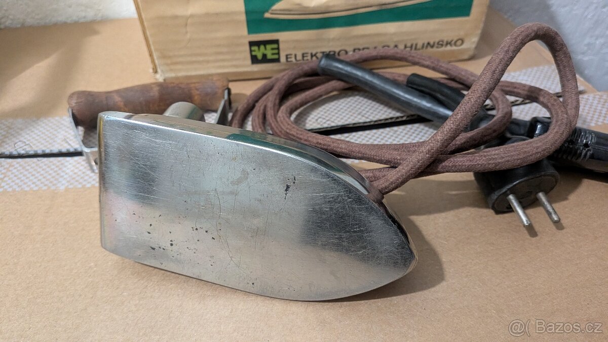 Historická žehlička elektrická - 2
