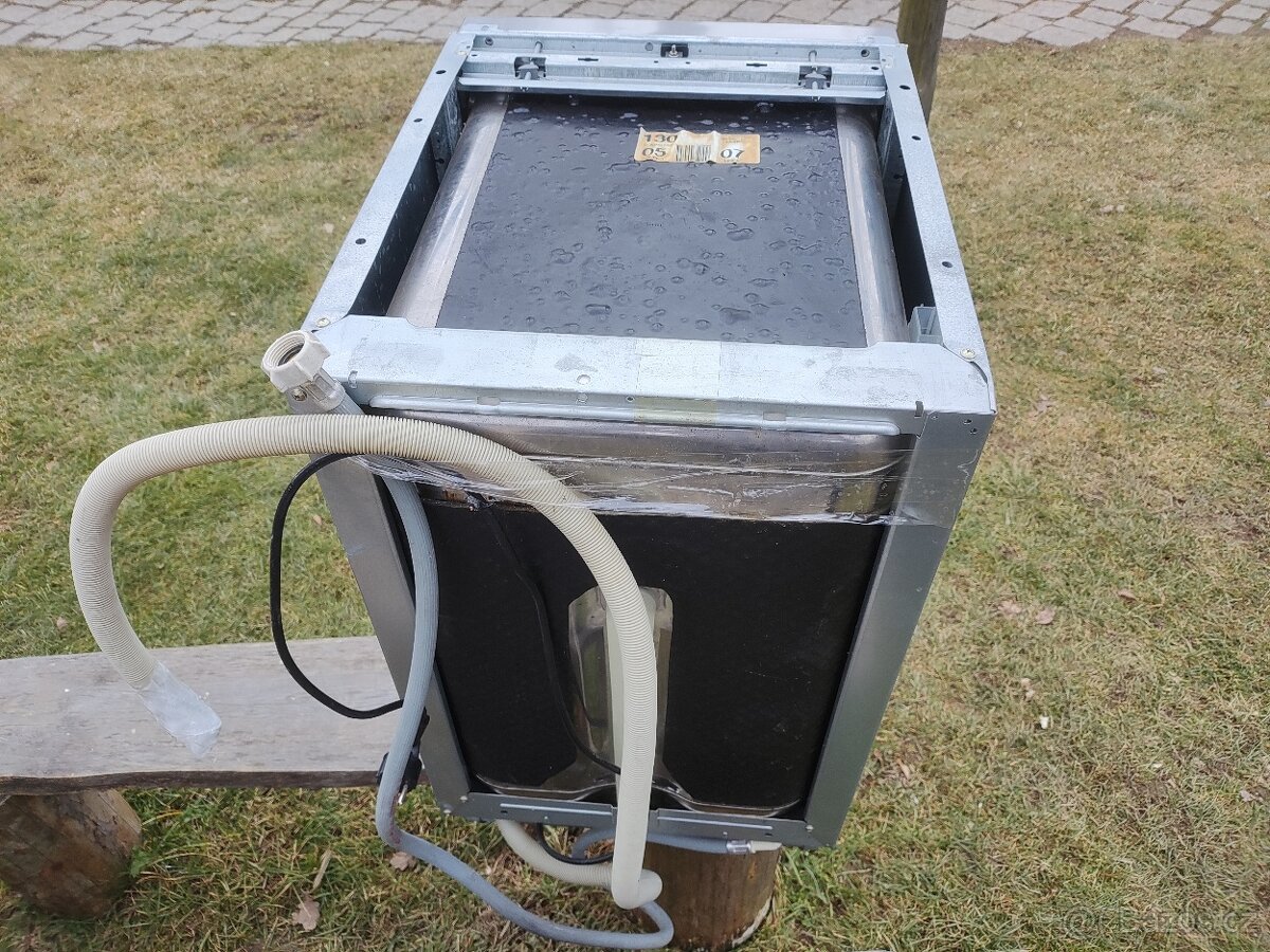 Vestavná myčka Ariston - 2