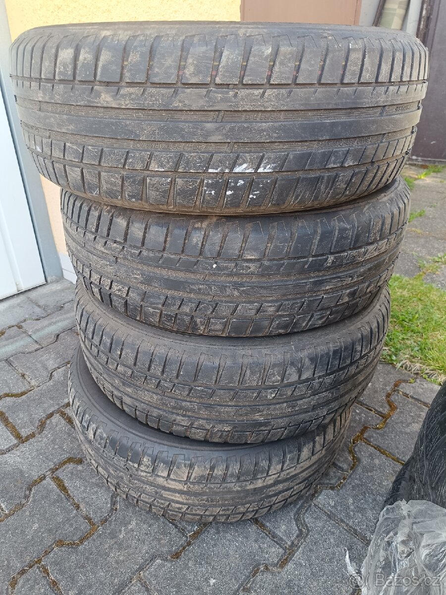Pneu 195/65/15 - 2