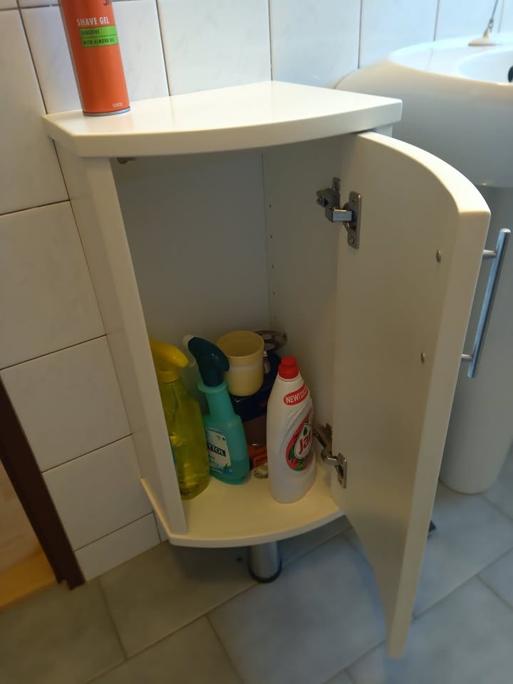 Koupelnová skříňka - 2