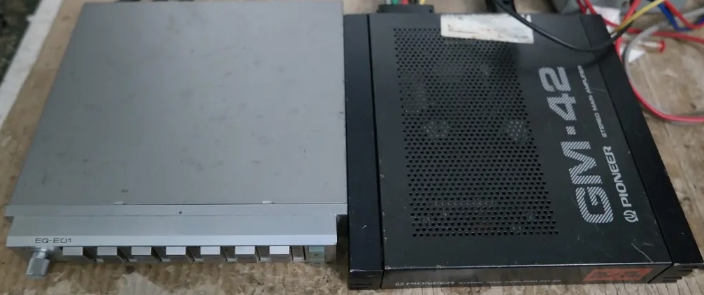 Pioneer ekvalizér + 2x zesilovač 2x25W + 2x60W - 2