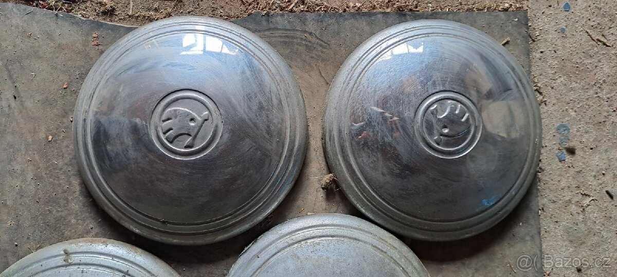 Poklice a blinkry na Škoda 100 - 2