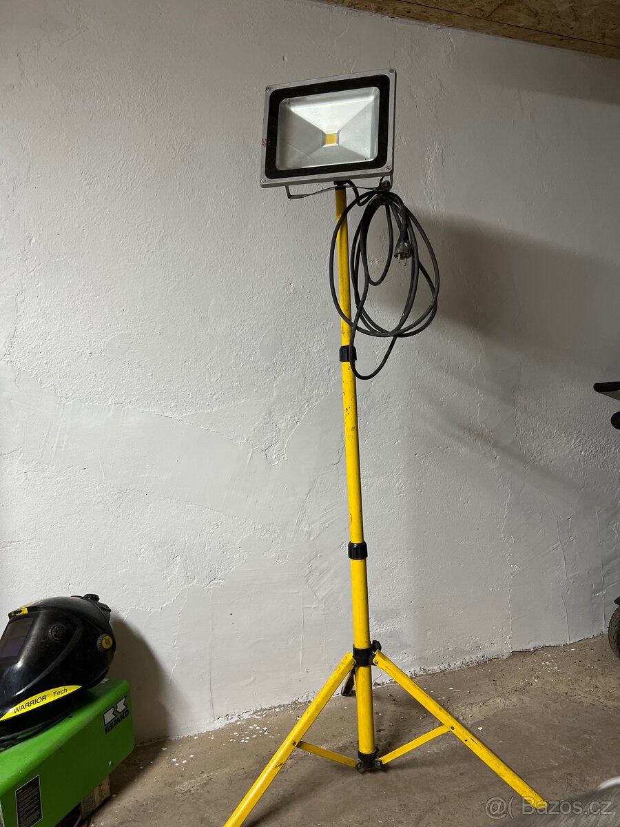 Světlo- Teleskopický Halogen - reflektor/ ecoPLANET/ LED/ - 2