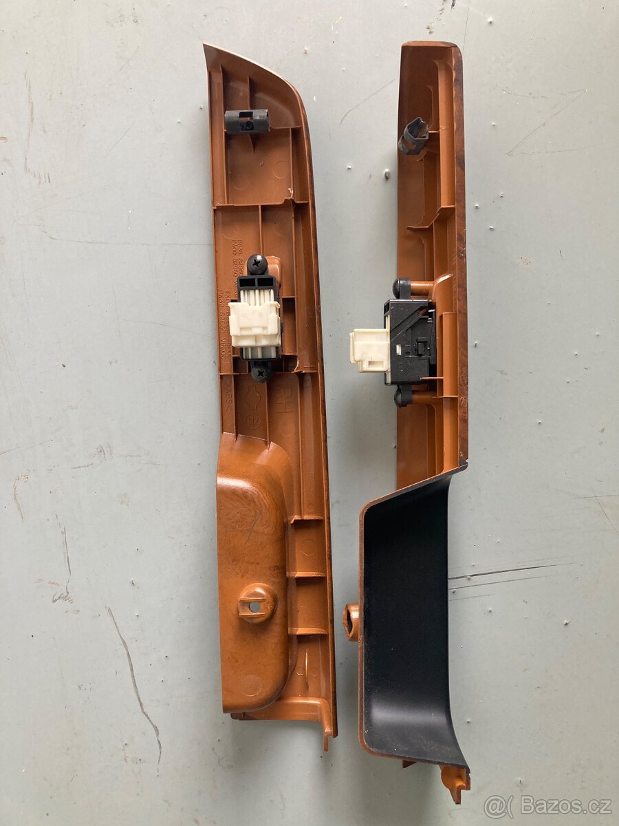 Madla zadních dveří Nissan Patrol Y61 5dv - 2