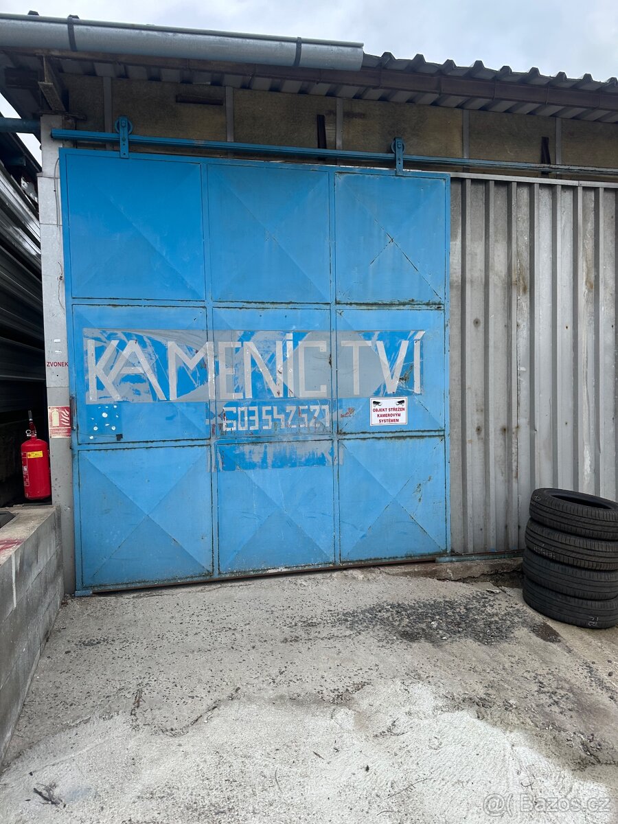 Pronajmu garáž v areálu hacar - 2