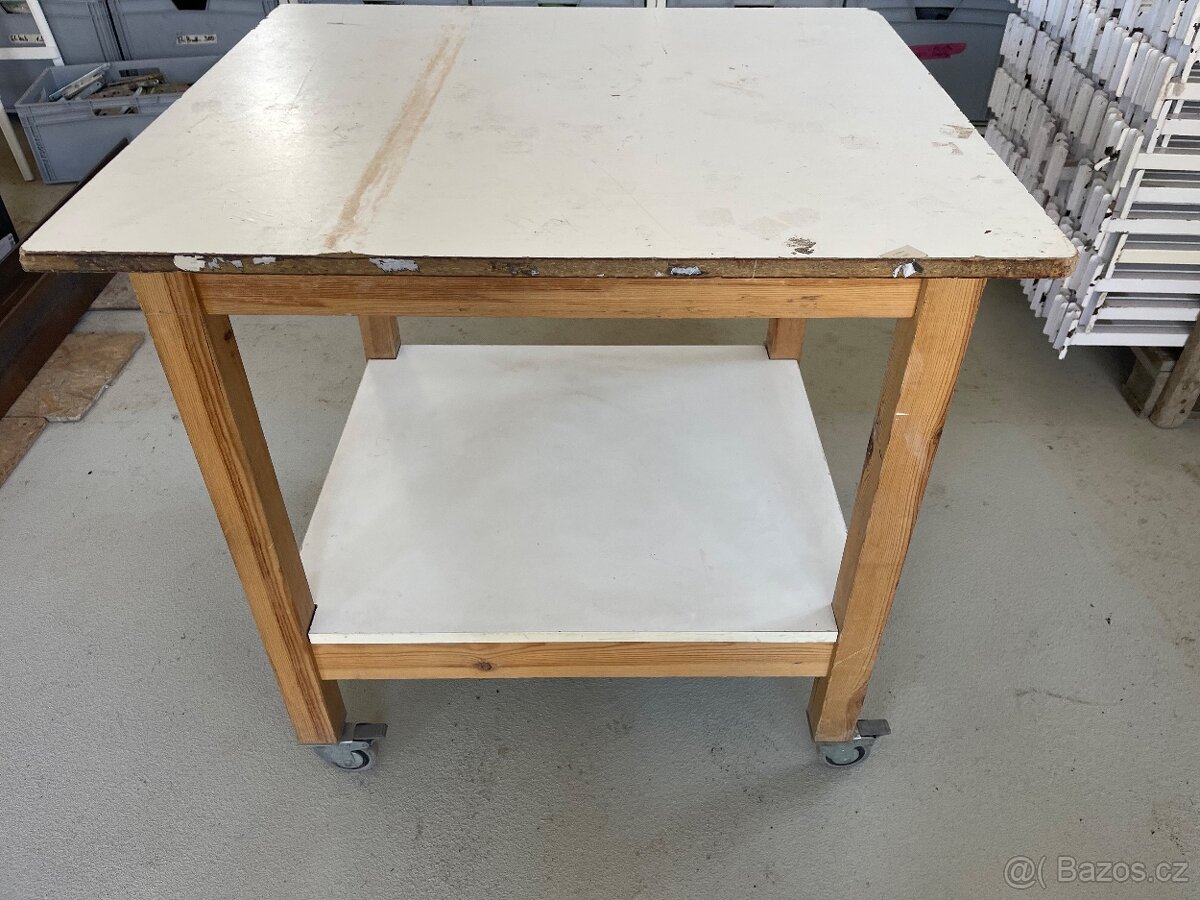 Pojízdný stůl - 2