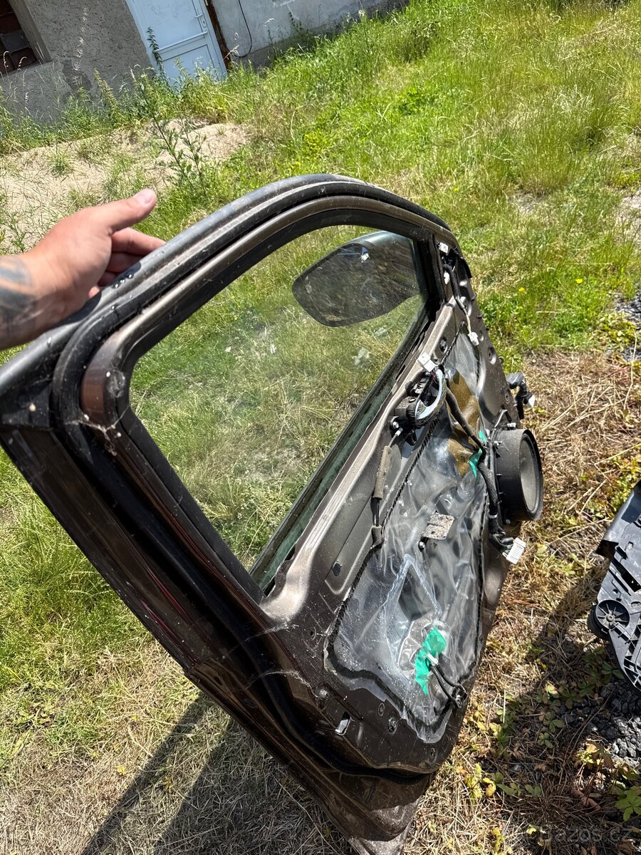 Přední levé dveře Alaskan Navara - 2