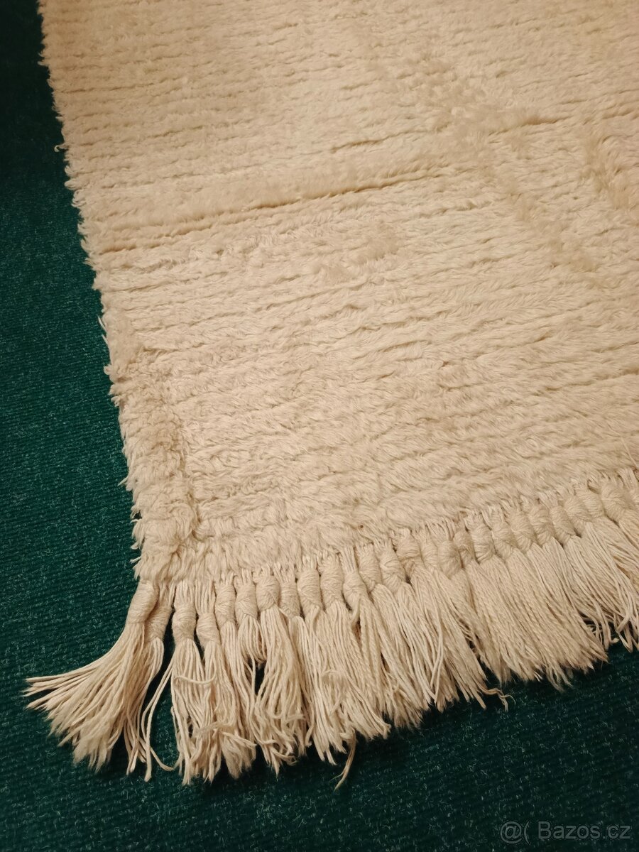 Bílý tkaný koberec - 2