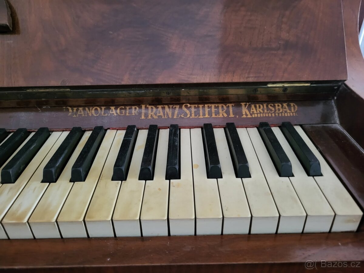 Piano značky Proksch - ocelová deska - 2