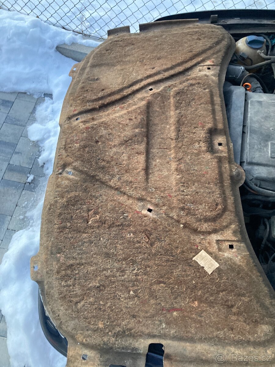 Tlumení kapoty VW Golf 4 / Bora 1J0863835 - 2