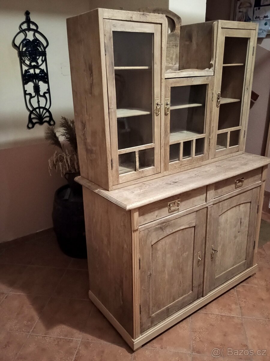 stará dubová kredenc 187 - 2