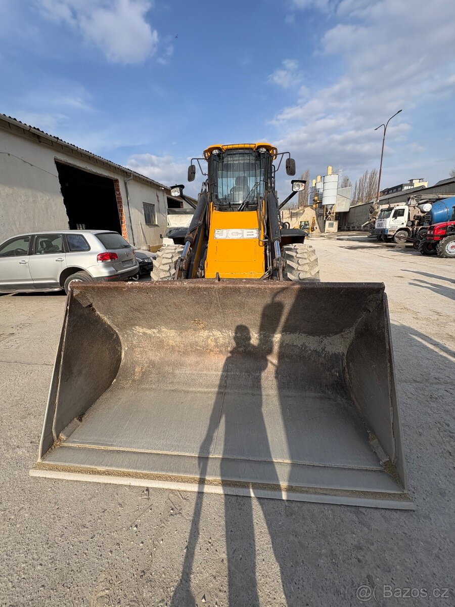 Prodam nakladac JCB 437 HT - 2