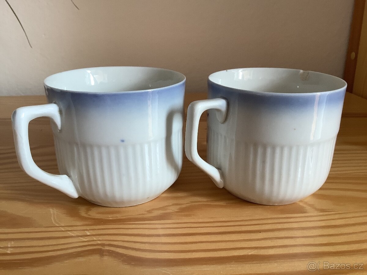 Staré hrnky - dekor modré třešně - 2