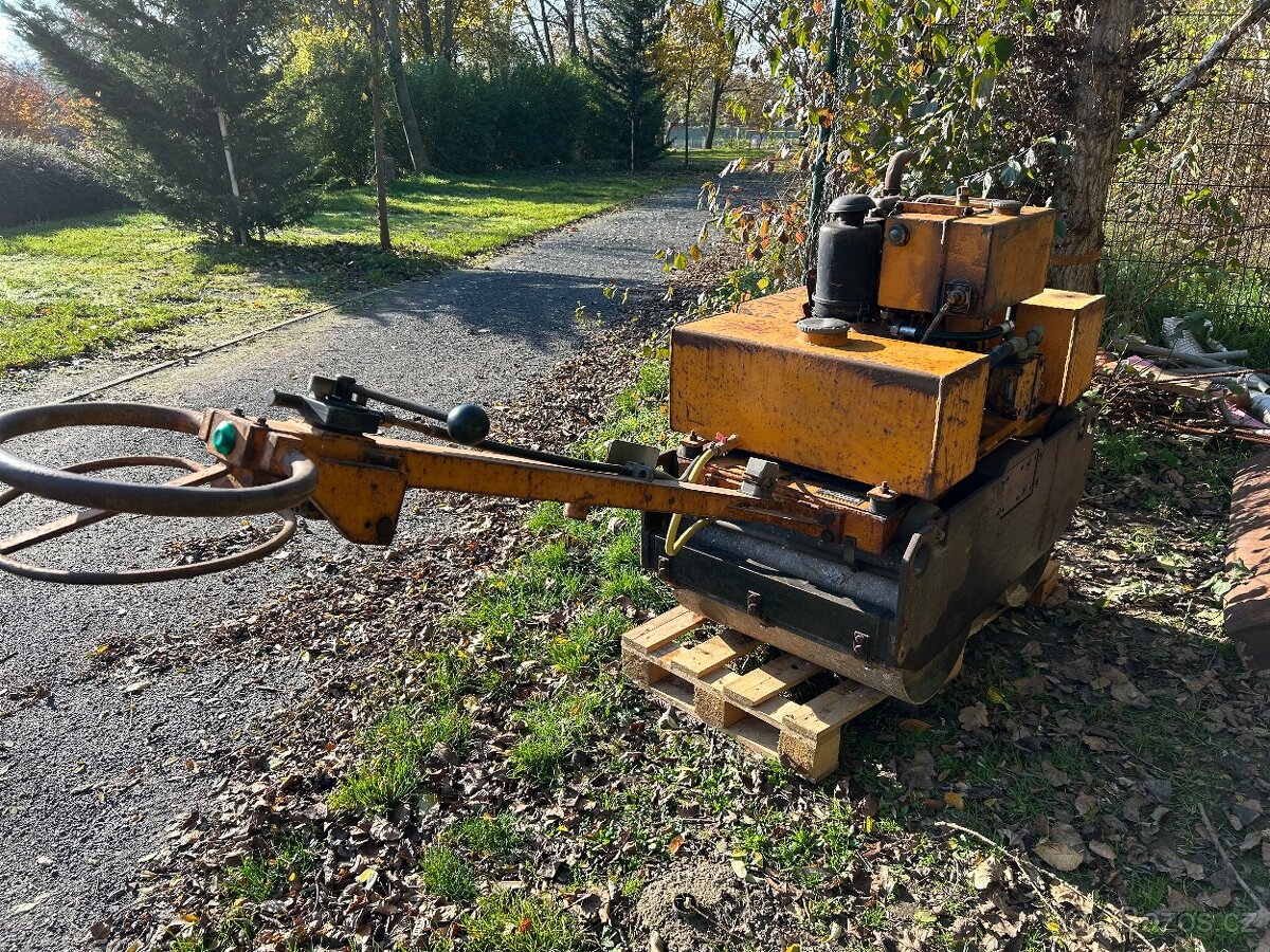 Vibrační Válec - motor Hatz - pěkný stav - 750 kg - 2