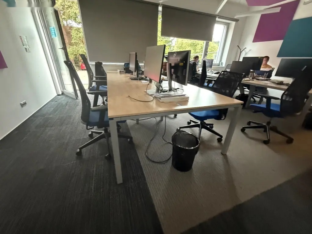 Velký kancelářský stůl 360×140cm značka Techo 1 - 2