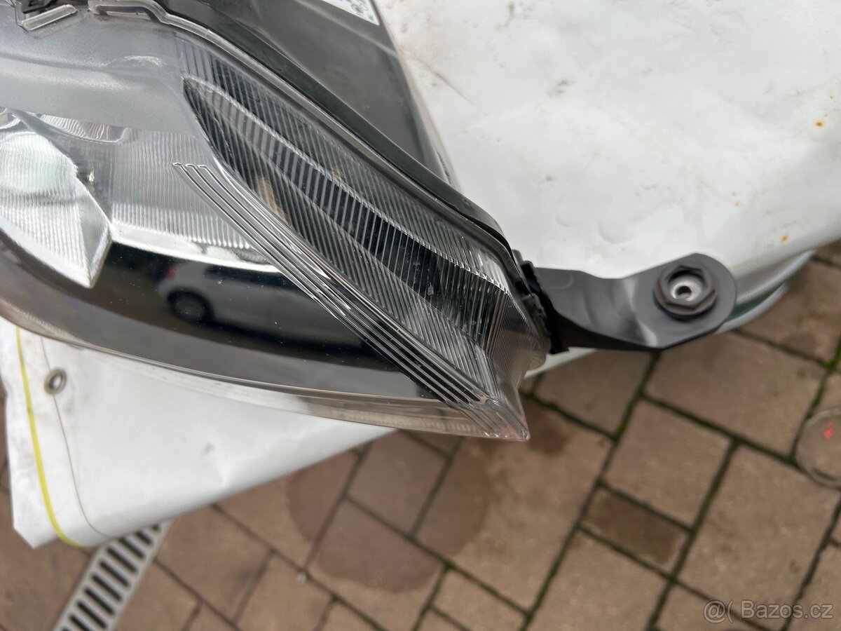 Škoda Rapid pravý xenon - 2