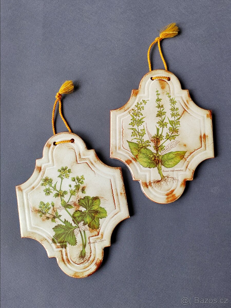 Sada keramických dekorativních plaket s rostlinným motivem - 2