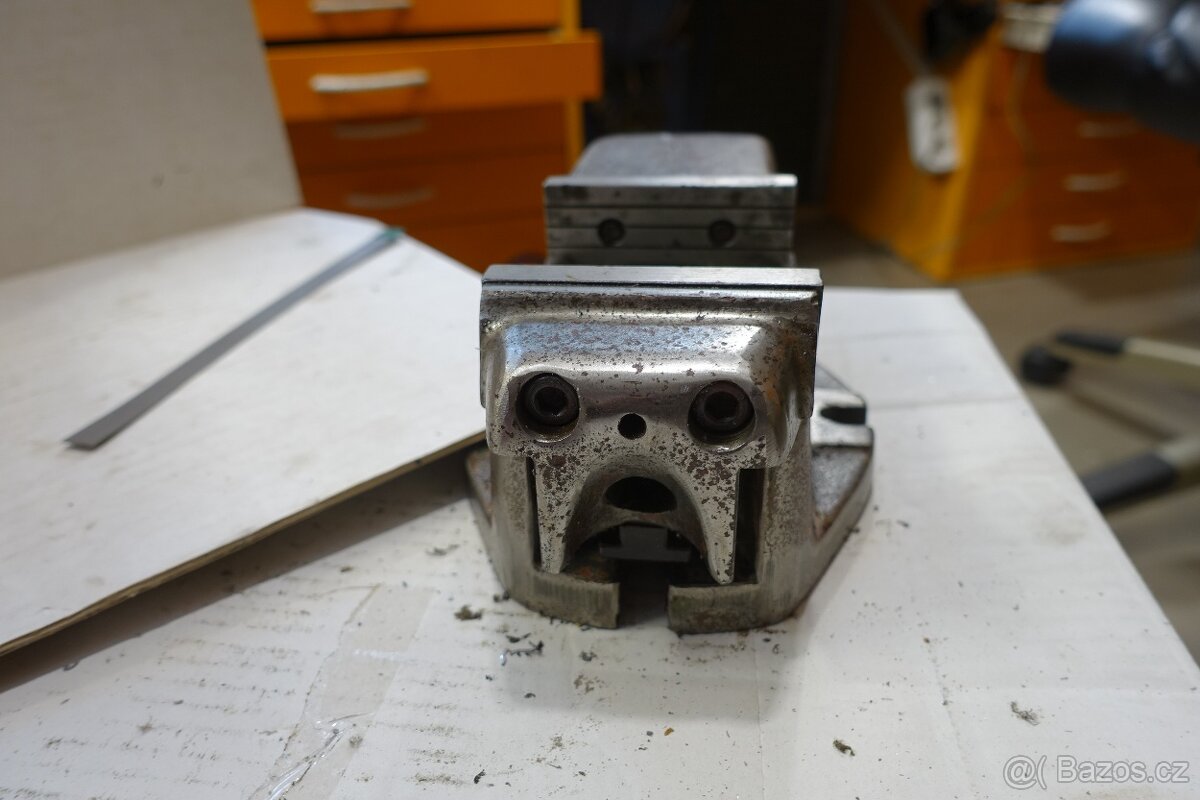 Strojní svěrák čelisti 80mm, rozevření 70mm + klika 17mm - 2