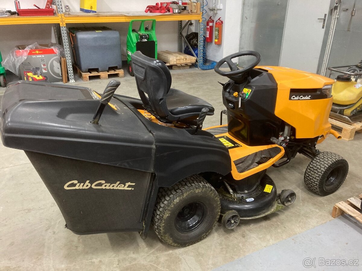 Traktor Cub Cadet XT1 OR106 - 2