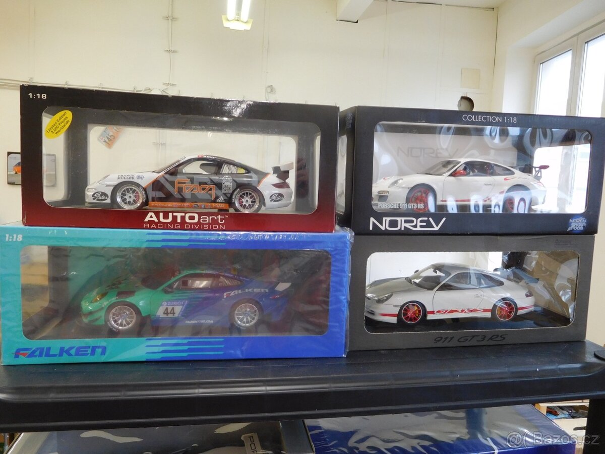 Modely aut 1/18 - 2