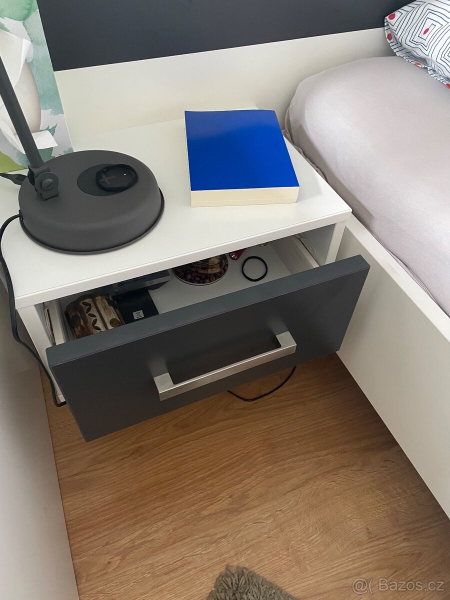 Postel a stůl - 2