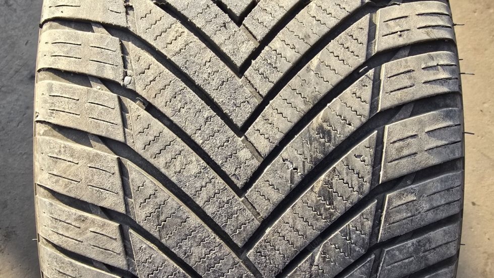 Zimní pneumatika 245/45/19 Imperial - 2