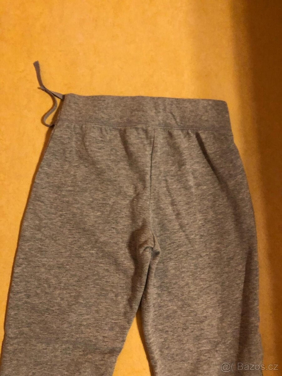 Kvalitní tepláky vel.140 Old Navy - 2