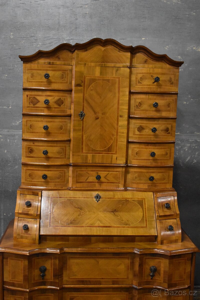 Masivní sekretář - 2