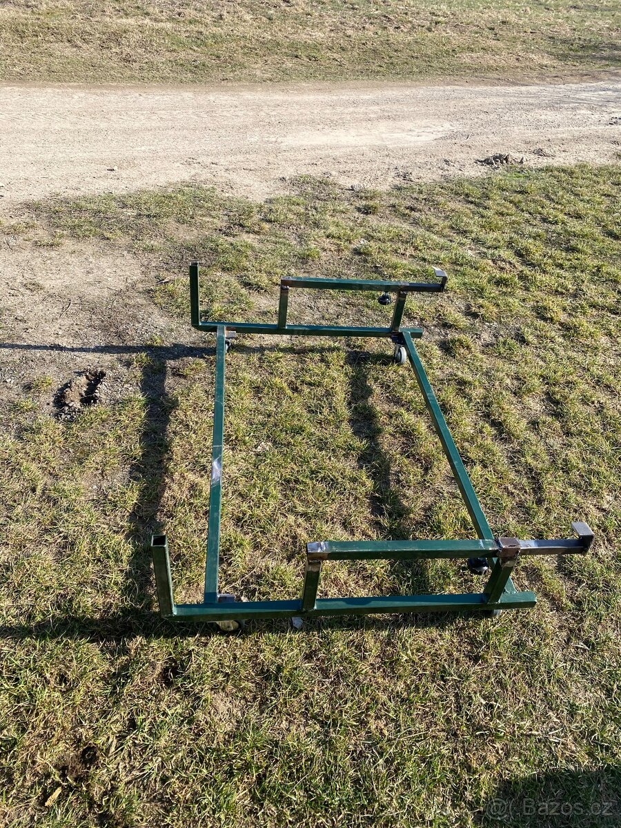 Kolébka na přívěsný vozík - 2