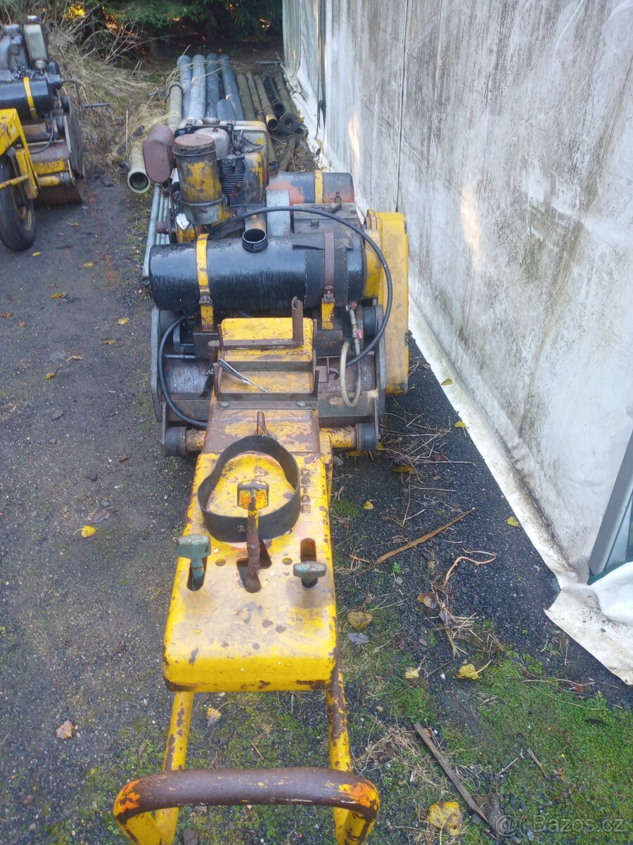 Prodám vibrační válec stavostroj motor deutz - 2