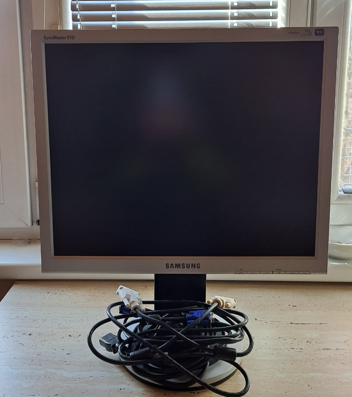 LCD monitor Samsung SyncMaster 910T - 2