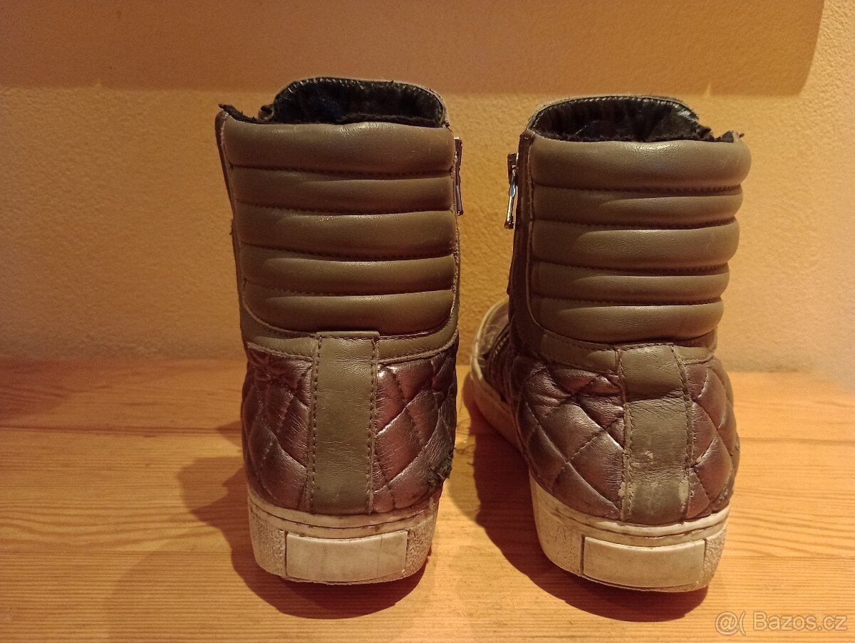 Prodej holčičích kozaček - 2