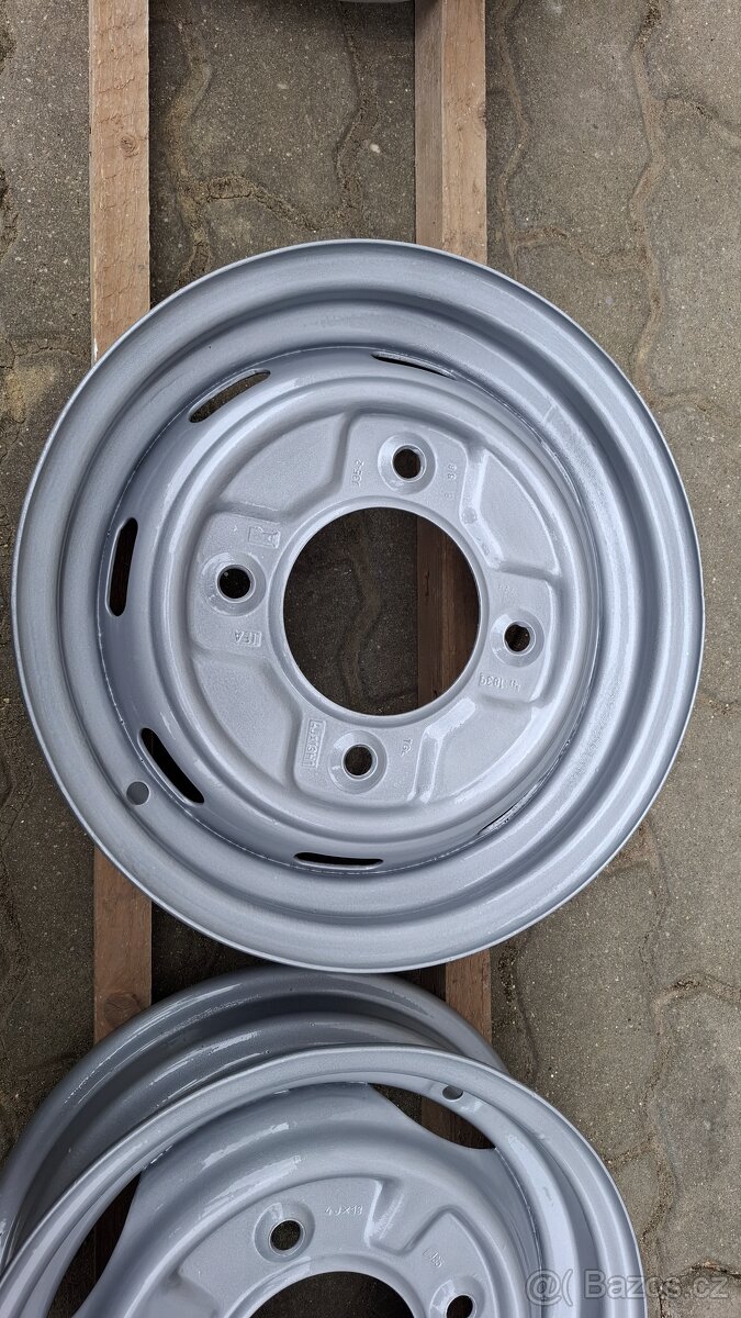 Trabant disky nově nalakované - 2