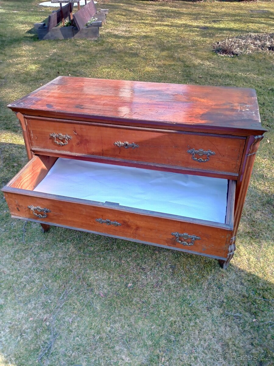 starožitná komoda - 2