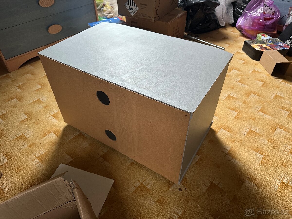 Skříňka pod televizi - 2