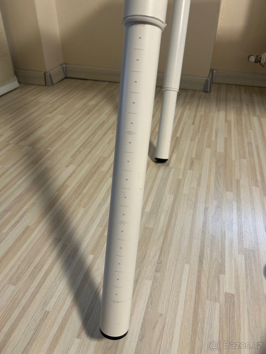 Polohovatelný stůl IKEA - 2