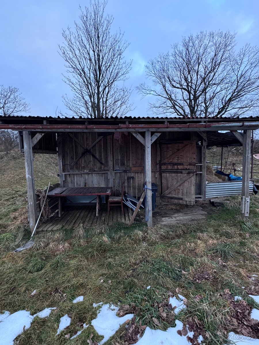 Dřevěná stáj - 2