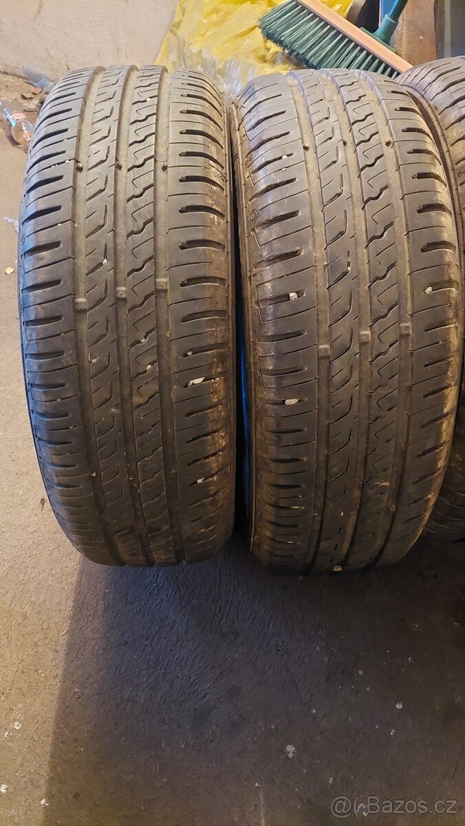 195/60R15 - 2