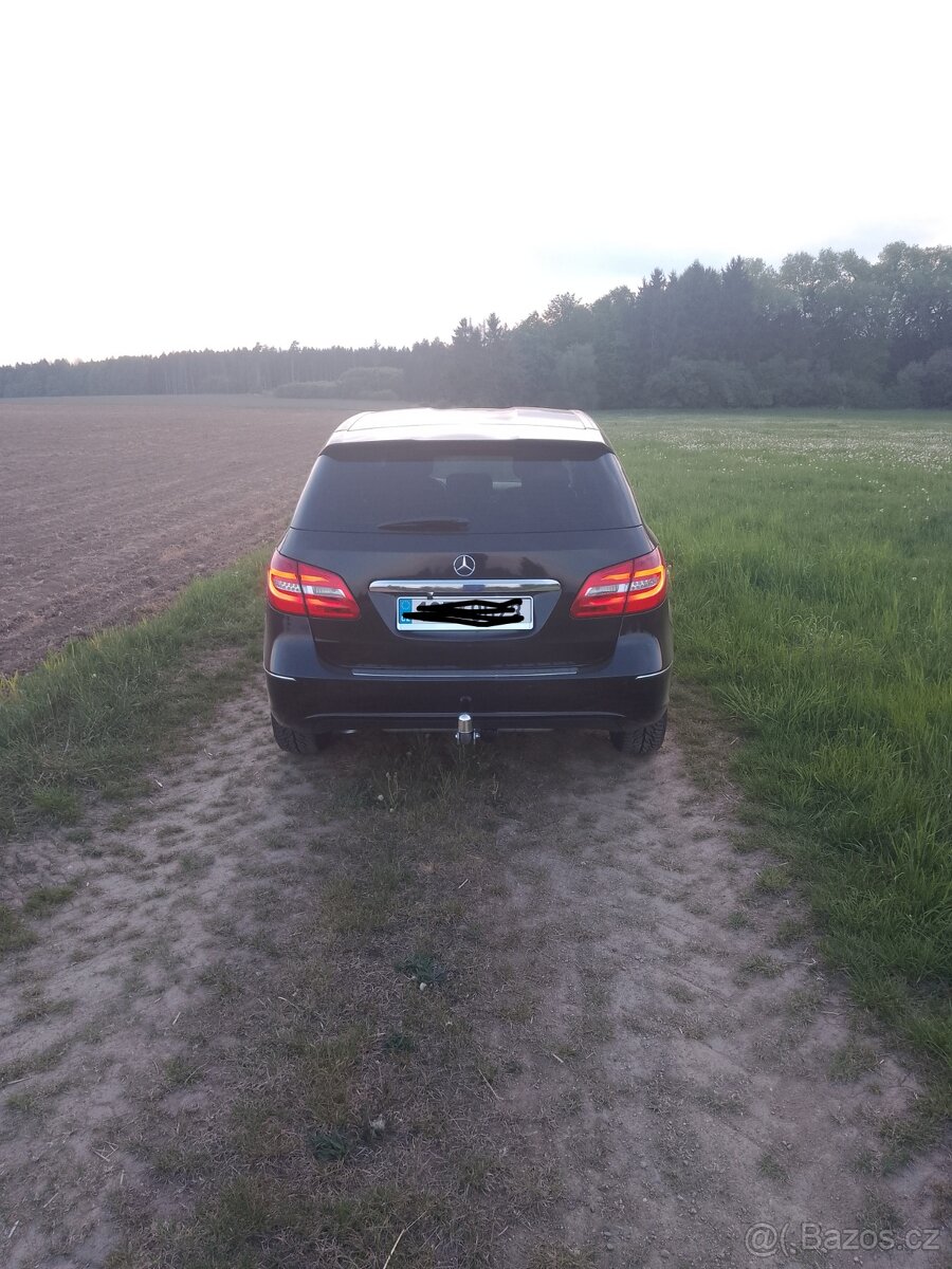 Mercedes Benz B180 - 2