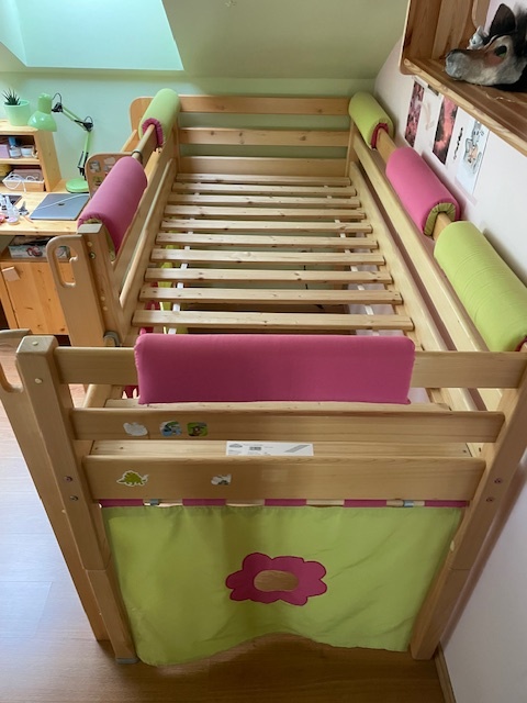 Kvalitní dětská zvýšená postel DOMESTAV masiv smrk s matrací - 2