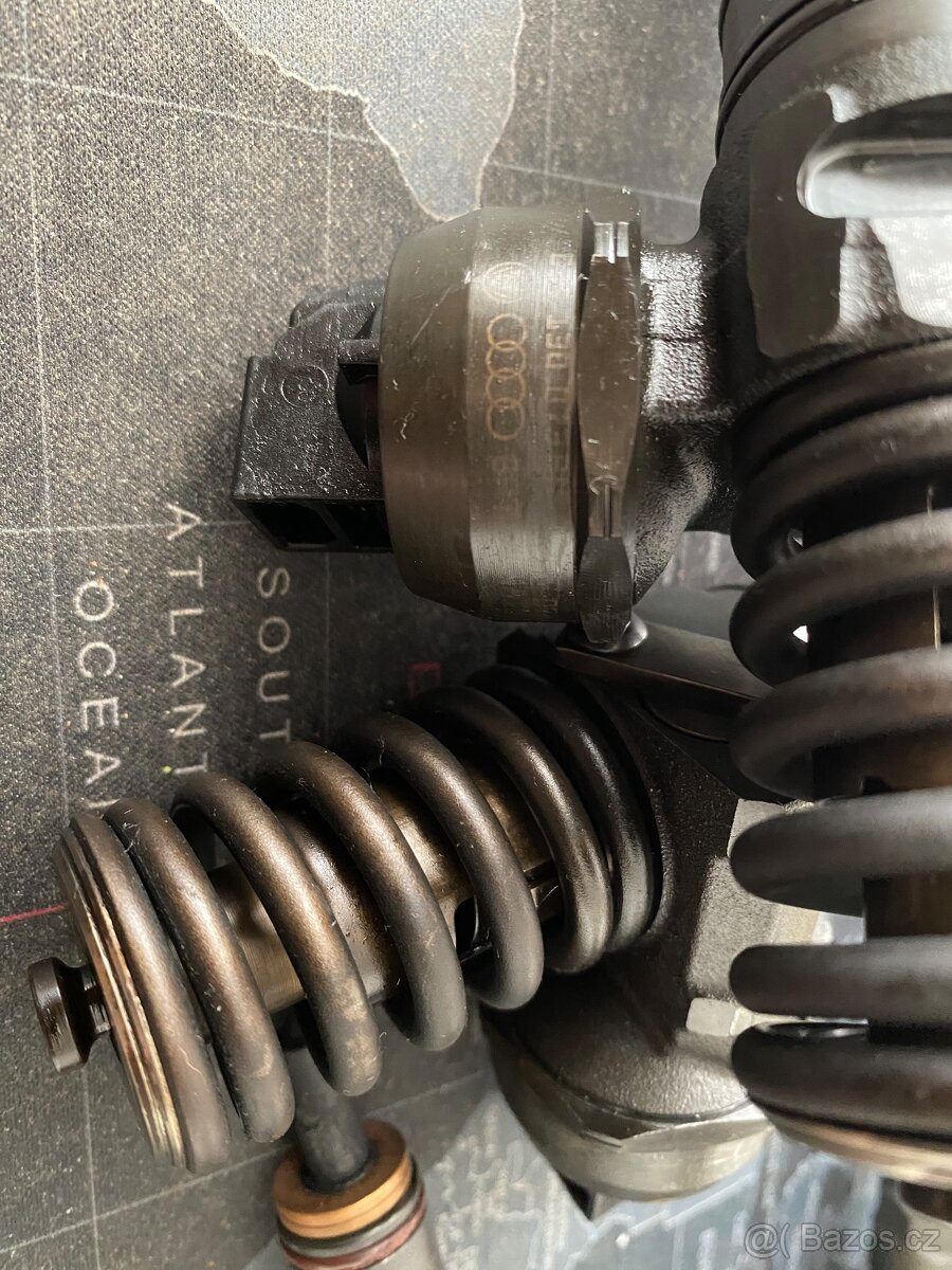 Vstřikovače 038130073bn 1.9tdi bls 77kw - 2