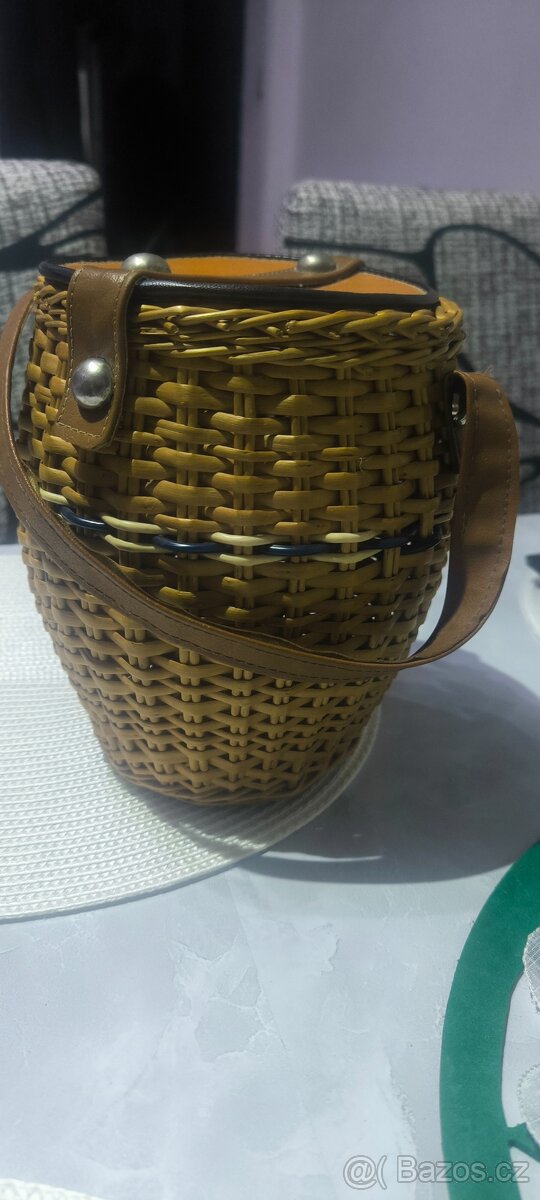 Stará proutěná kabelka - 2