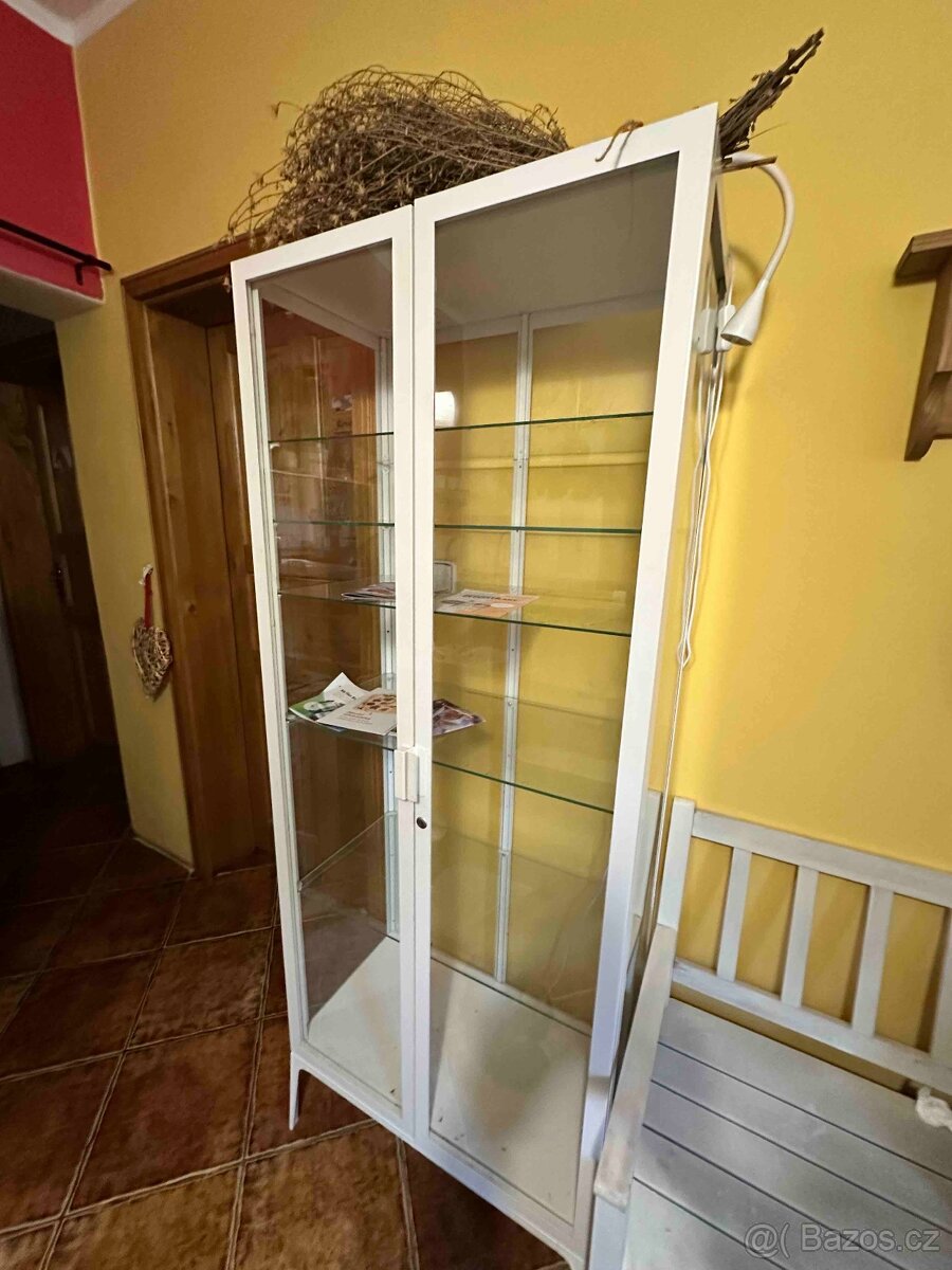 Kovová vitrína Milsbo - 2