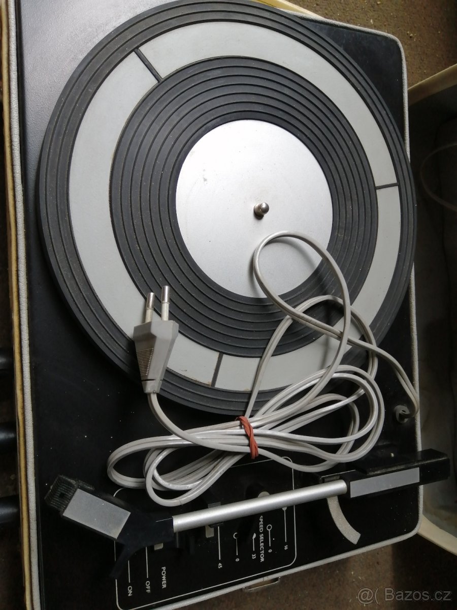 KUFŘÍKOVÝ GRAMOFON Supraphon s Deskami - retro - 2
