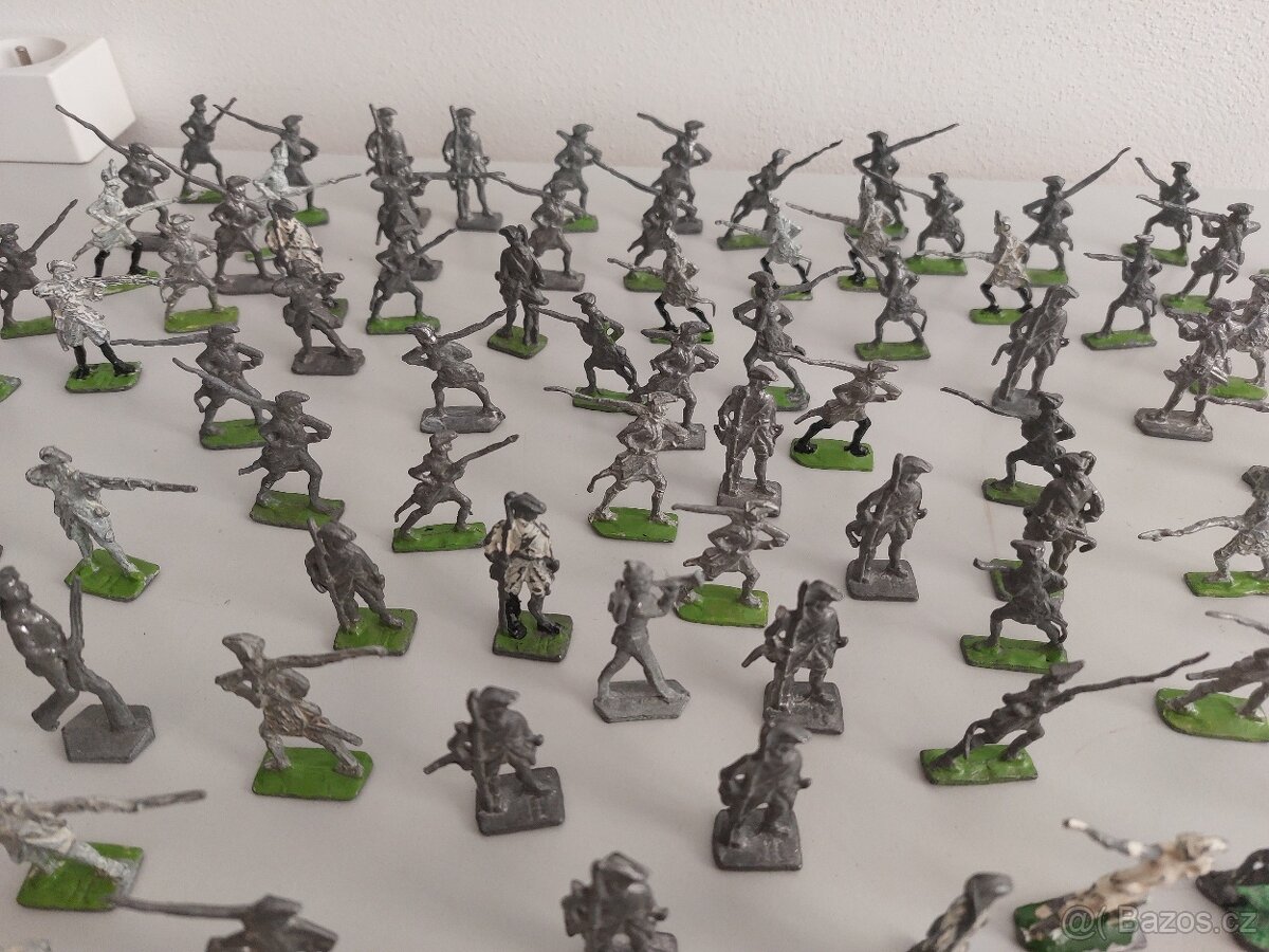 Cinovi vojacci - cela armada - 103 ks - 2