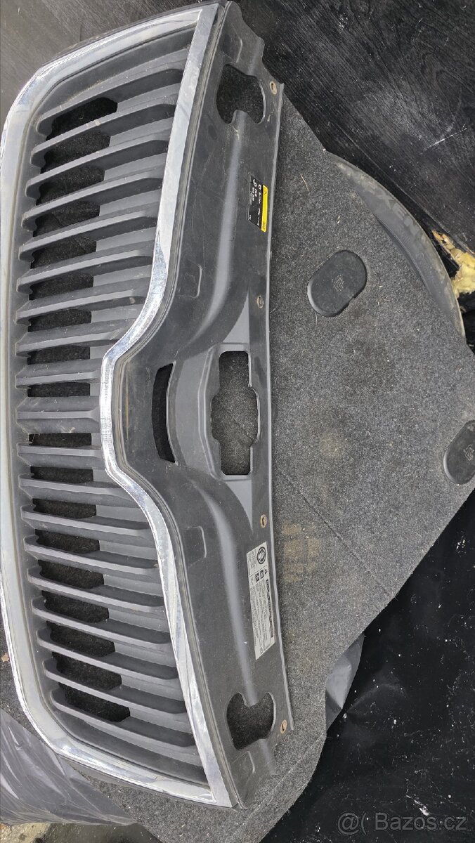 Přední maska škoda rapid - 2