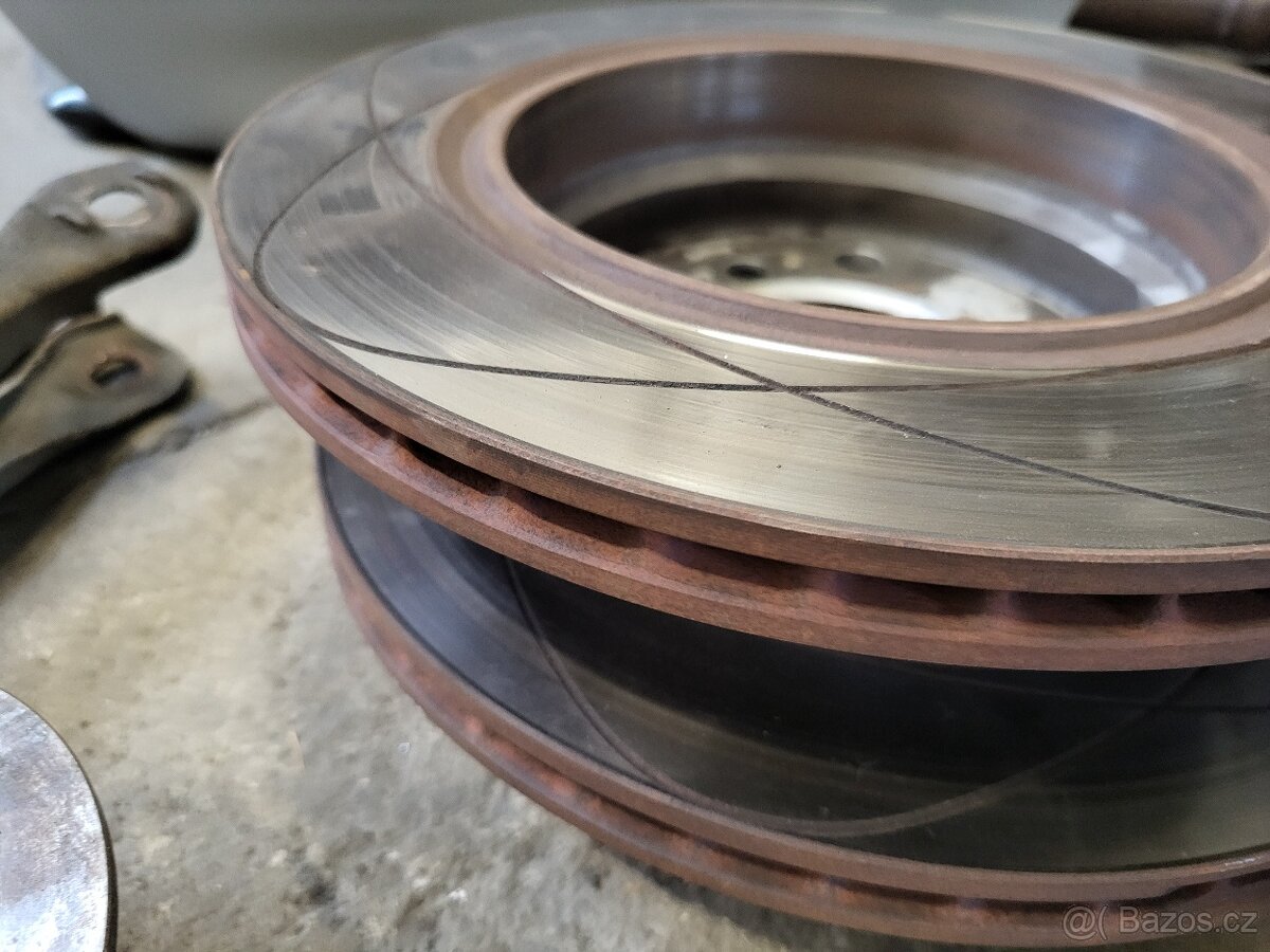 BMW 328i e36 zadni brzdy - 2